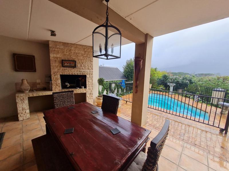 To Let 4 Bedroom Property for Rent in Rome Glen Western Cape